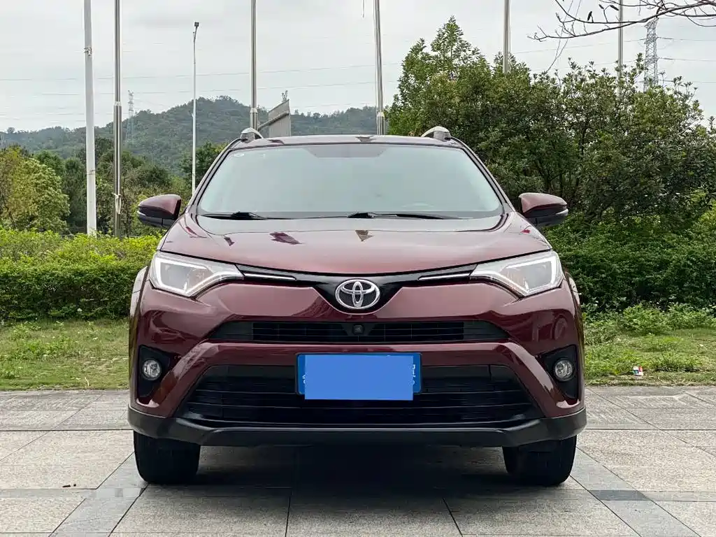 Toyota RAV4 2017 — фото 2