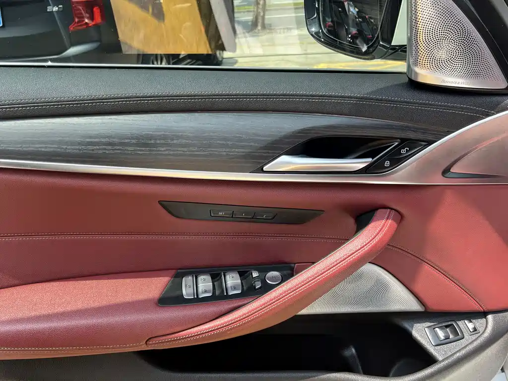 BMW 5 Series New Energy 2021 — фото 14