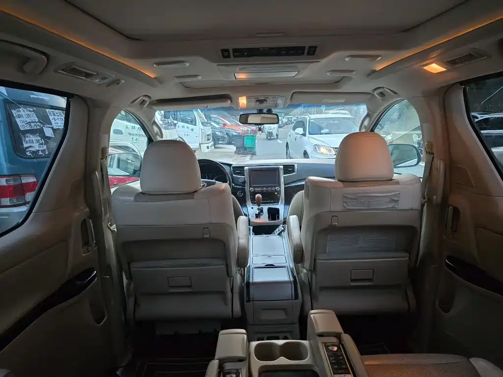 Toyota Alphard 2015