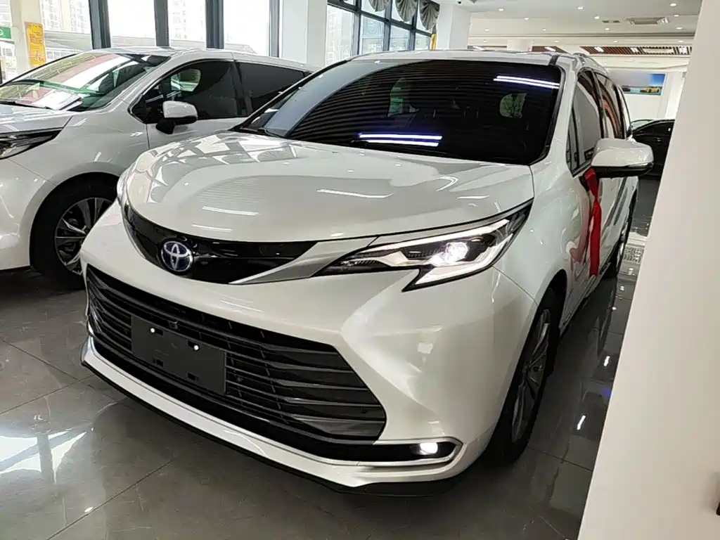 Toyota Sienna 2023 — фото 2