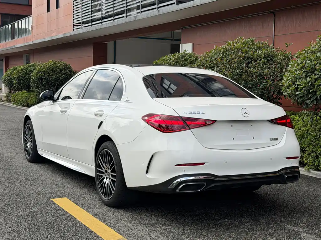 Mercedes-Benz C-Class 2025 — фото 15