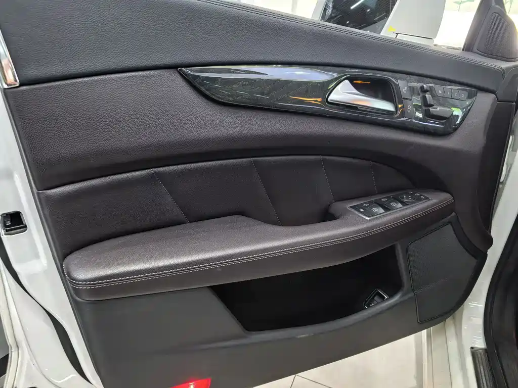 Mercedes-Benz CLS 2012 — фото 10