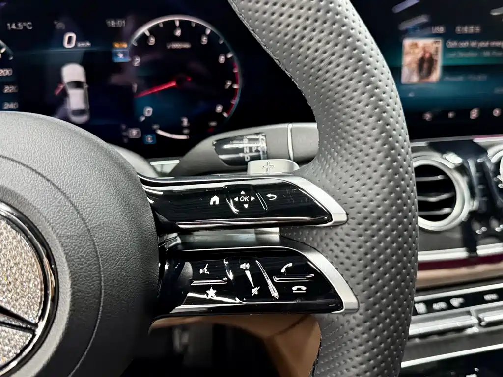 Mercedes-Benz E-Class 2023 — фото 38
