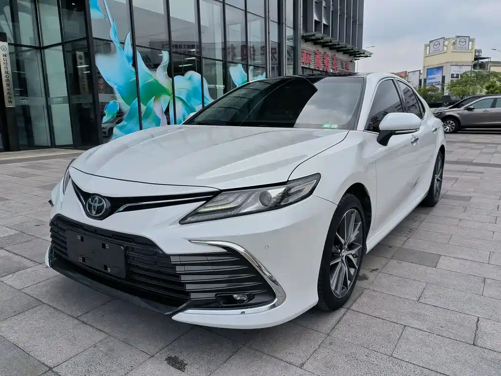 Toyota Camry 2021 — фото 2