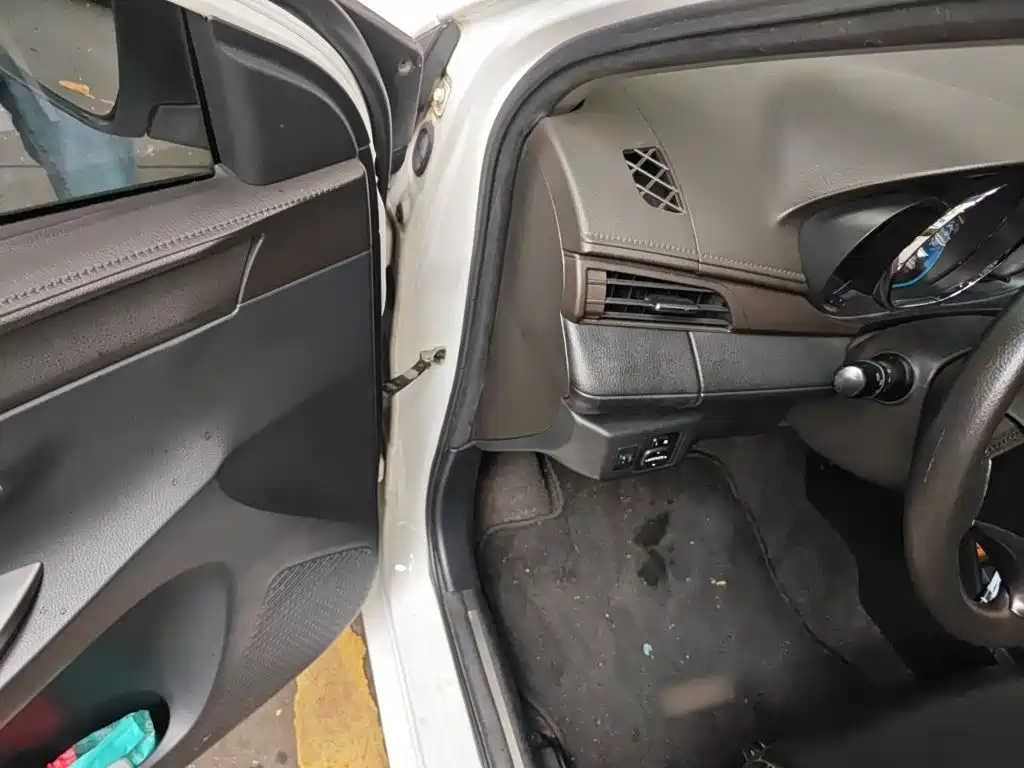 Toyota Yaris L 2016 — фото 14