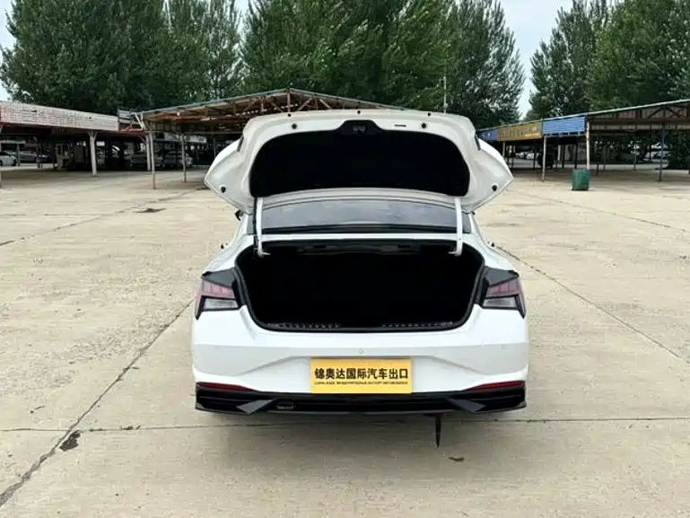 Hyundai Elantra 2023 — фото 19