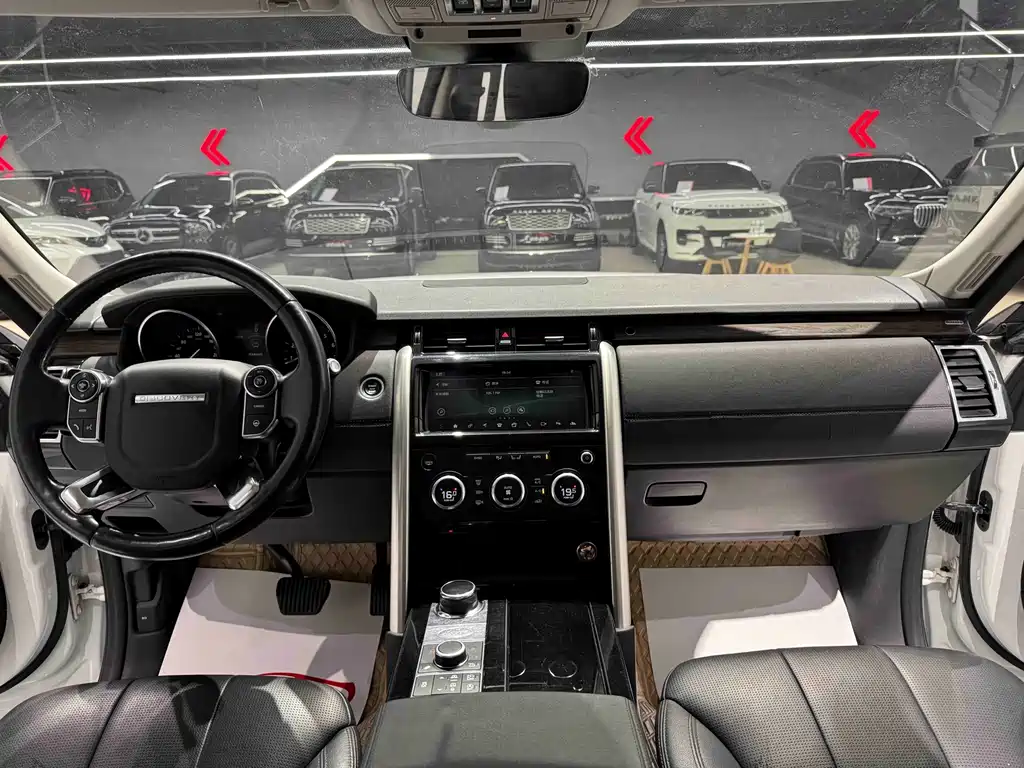 Land Rover Discovery 2017 — фото 12