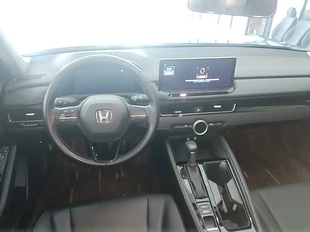 Honda Inspire 2025 — фото 10