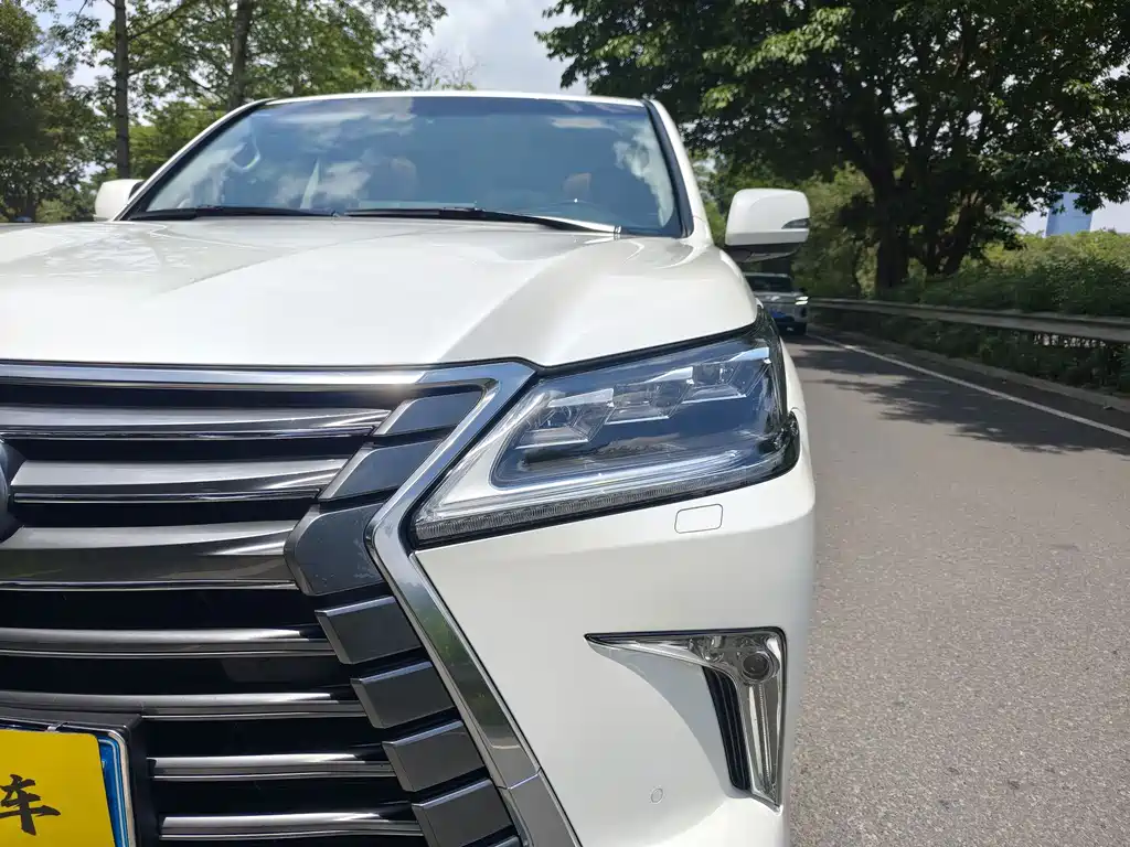 Lexus LX 2016 — фото 27