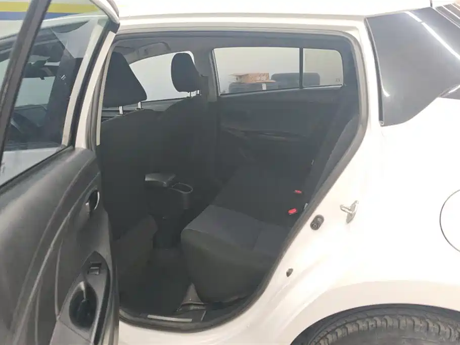 Toyota Yaris L 2018 — фото 11
