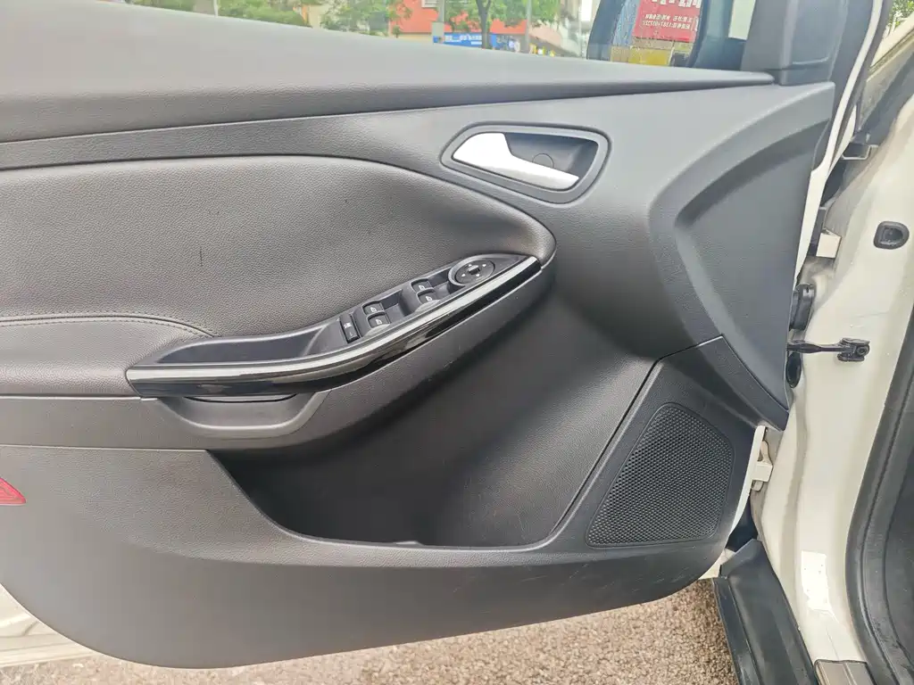 Ford Focus 2015 — фото 10