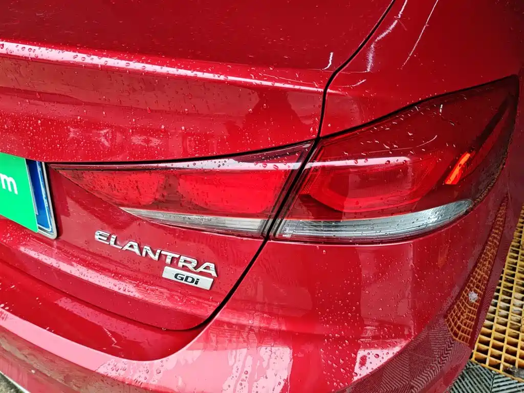 Hyundai Elantra 2018 — фото 8