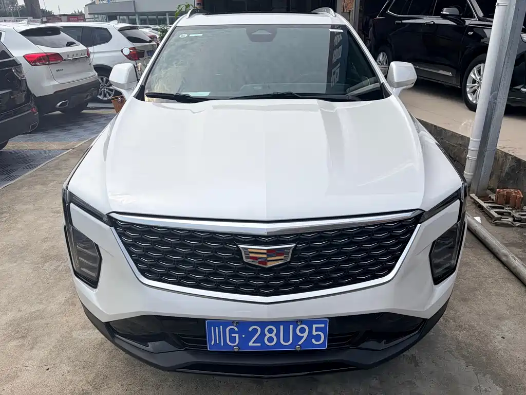 Cadillac XT4 2025 — фото 2