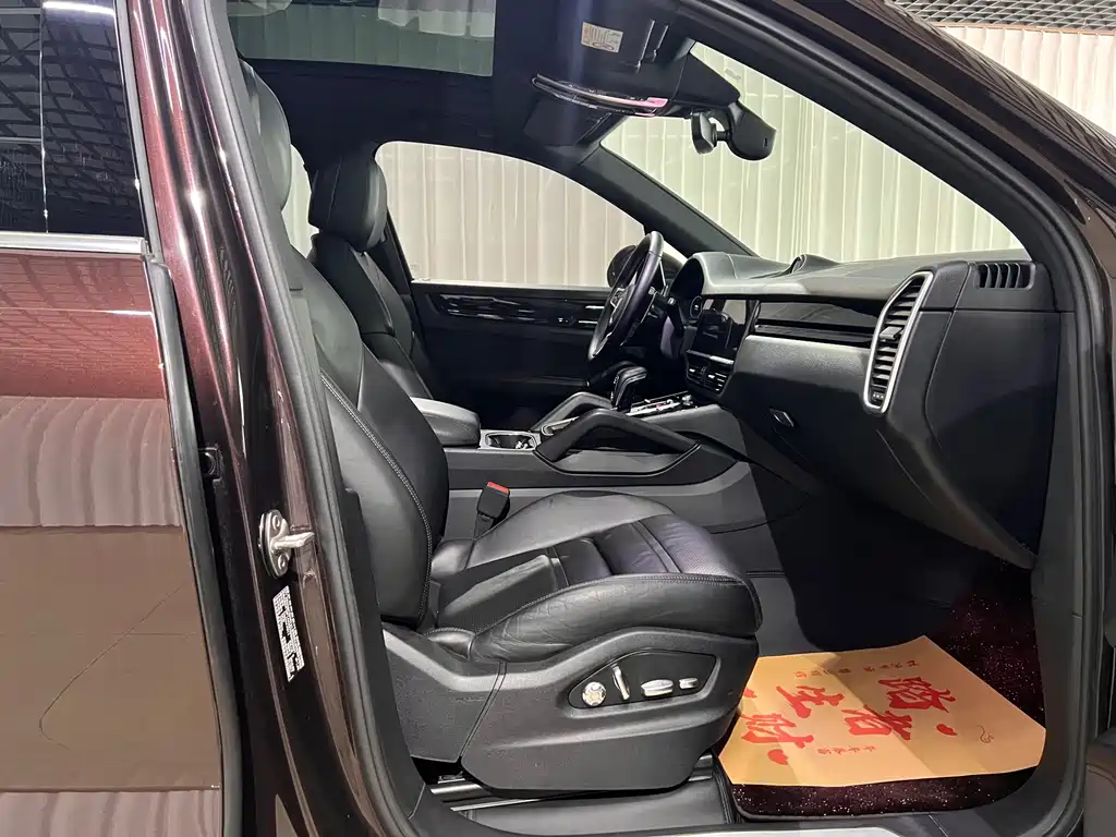 Porsche Cayenne 2018 — фото 11