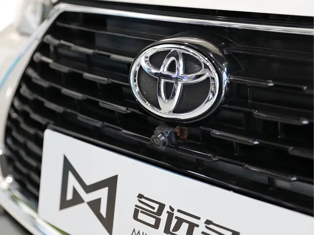 Toyota Yaris L 2023 — фото 4