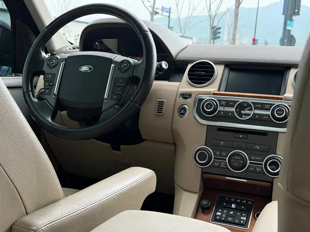 Land Rover Discovery 2016 — фото 18