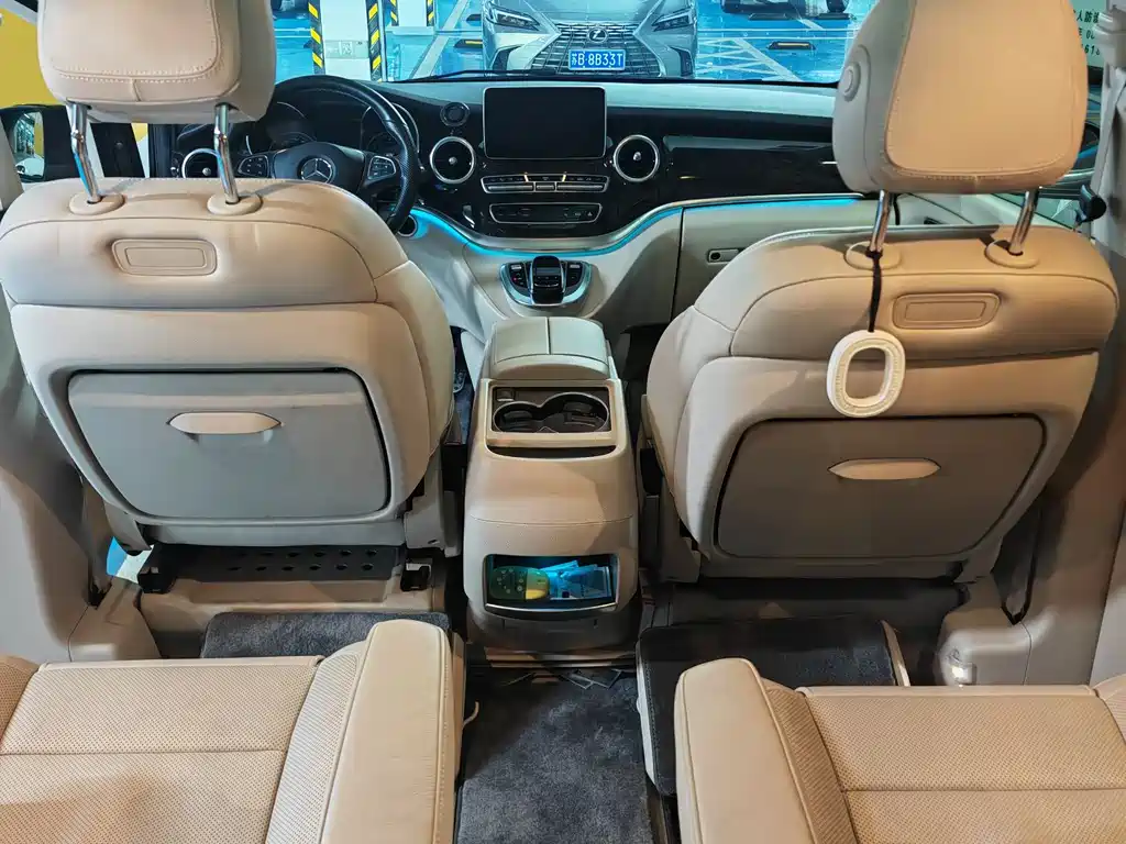 Mercedes-Benz V-Class 2019 — фото 14