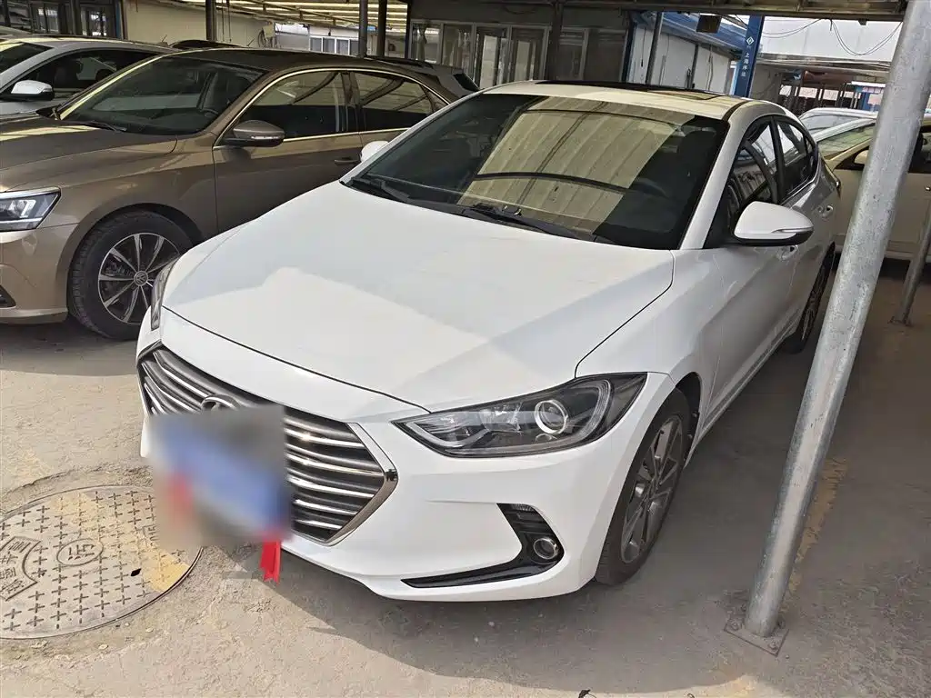 Hyundai Elantra 2017 — фото 1