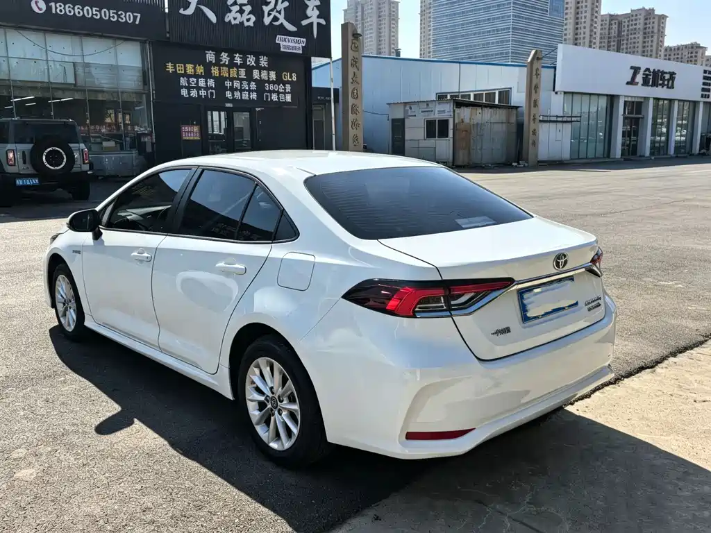Toyota Corolla 2023 — фото 4