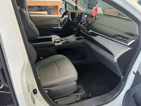 Toyota Granvia 2024