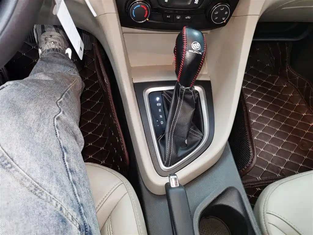 Buick Excelle 2017 — фото 10