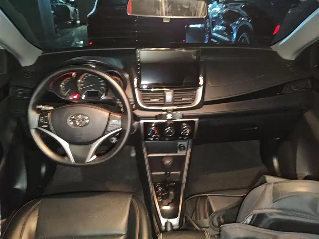 Toyota Yaris L 2022 — фото 10