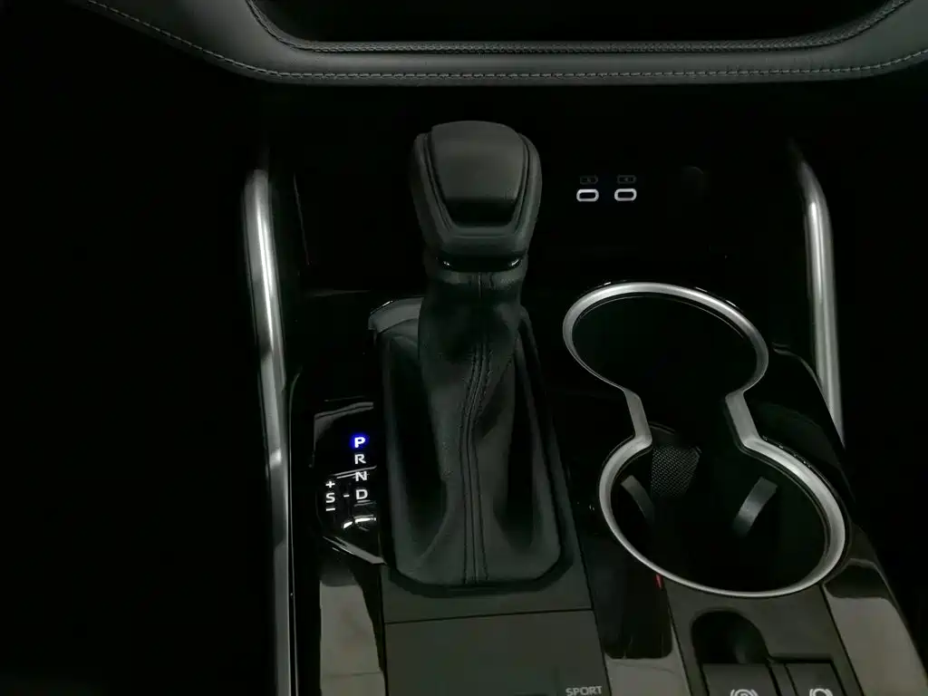 Toyota Highlander 2023 — фото 13