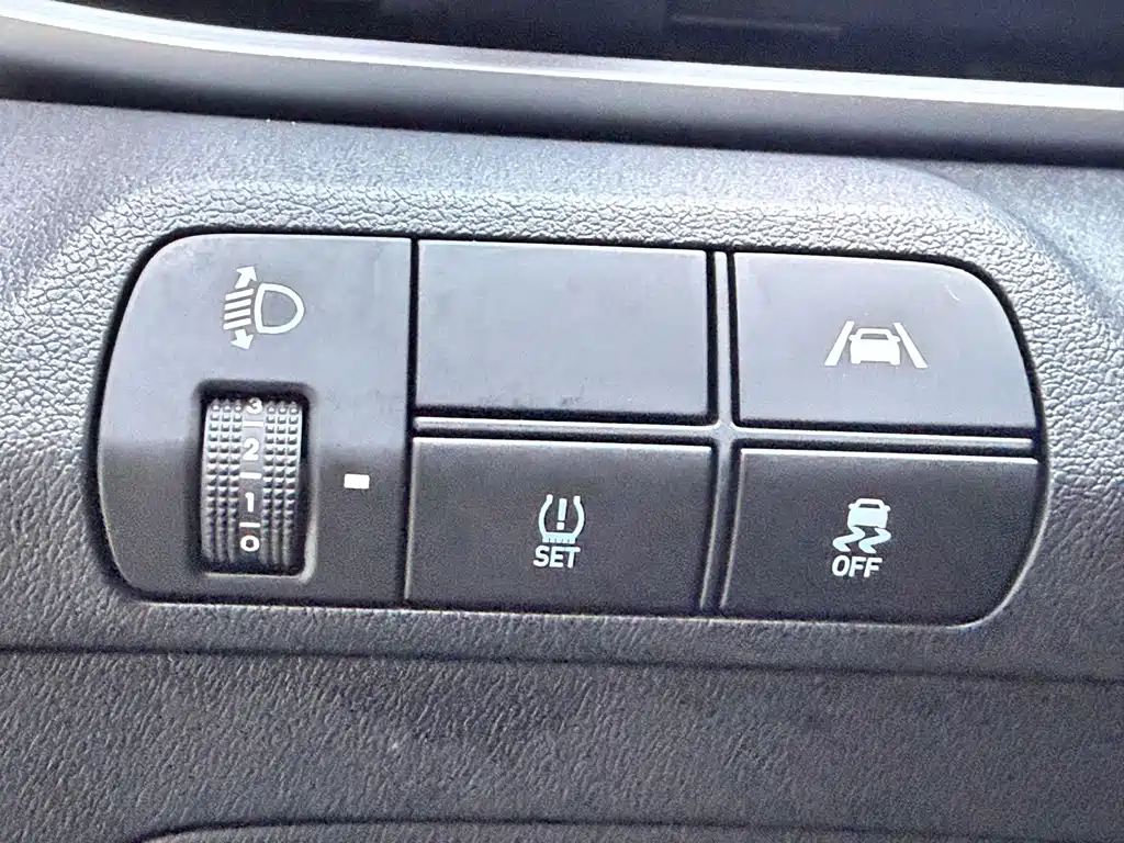 Hyundai Elantra 2022 — фото 12