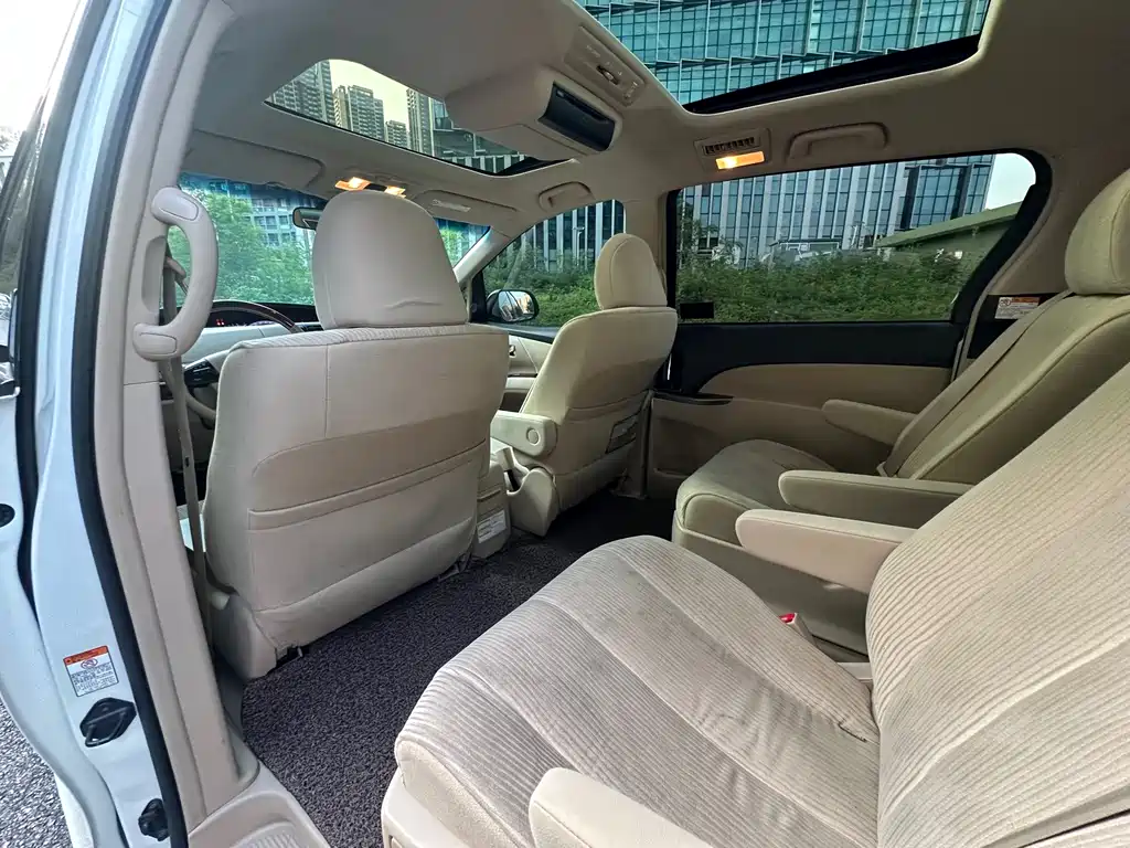 Toyota Previa 2017 — фото 9