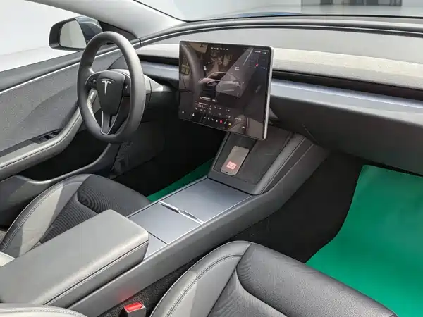 Tesla Model 3 2025