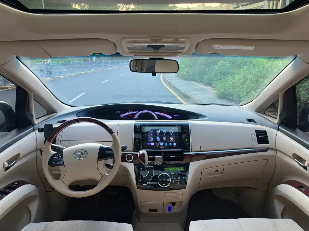 Toyota Previa 2017 — фото 12