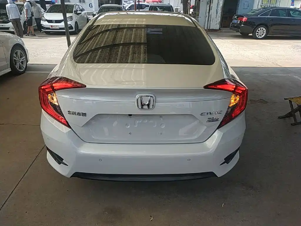 Honda Civic 2019 — фото 6