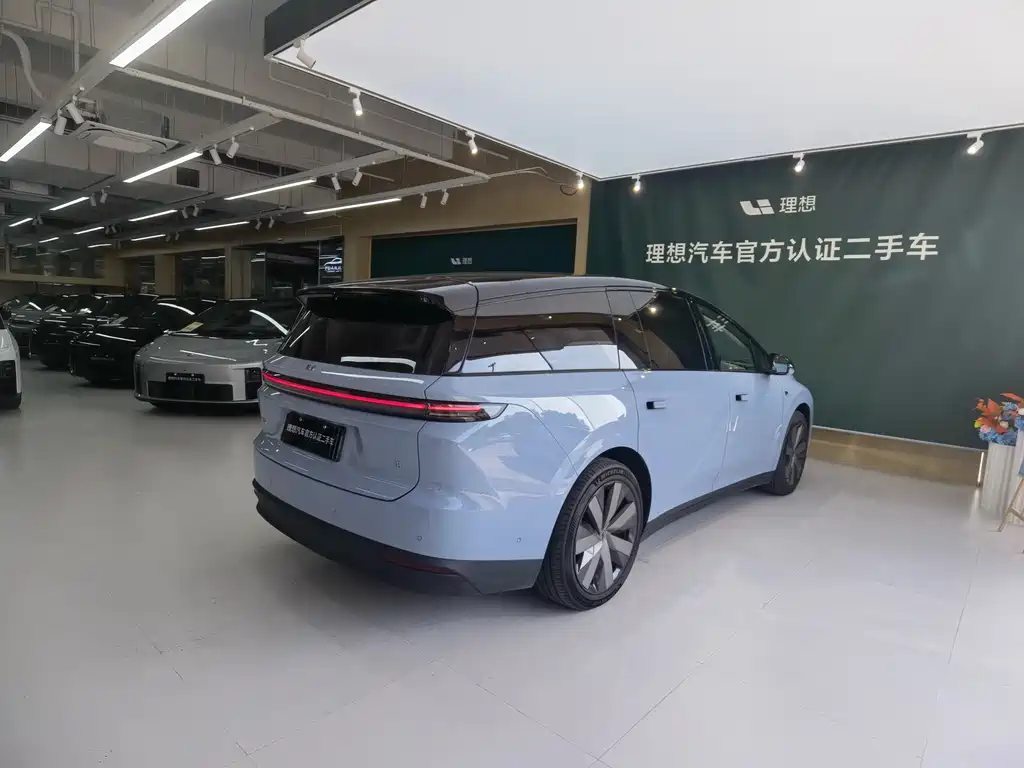 Li Auto i8 2025 — фото 25