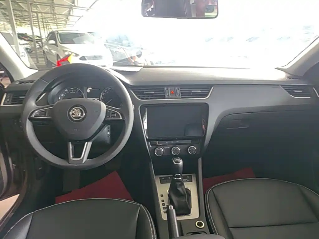 Skoda Octavia 2021 — фото 10