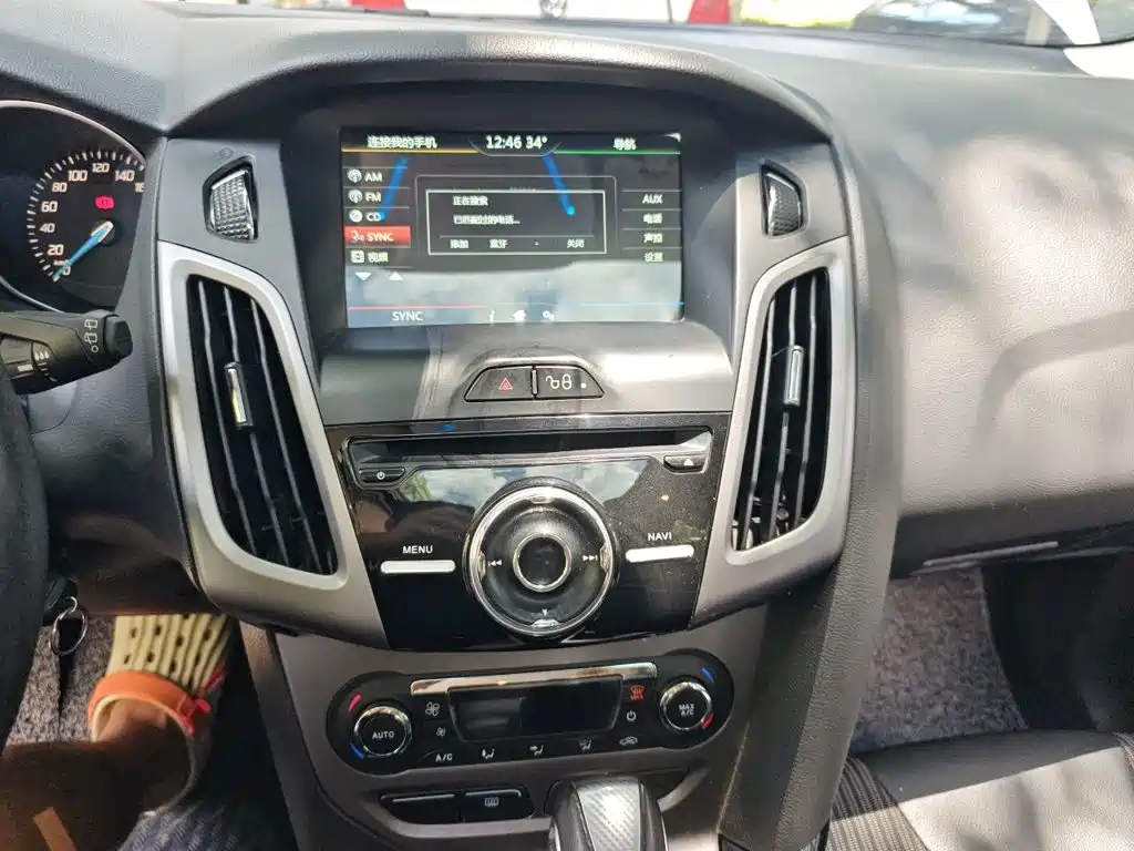Ford Focus 2014 — фото 10
