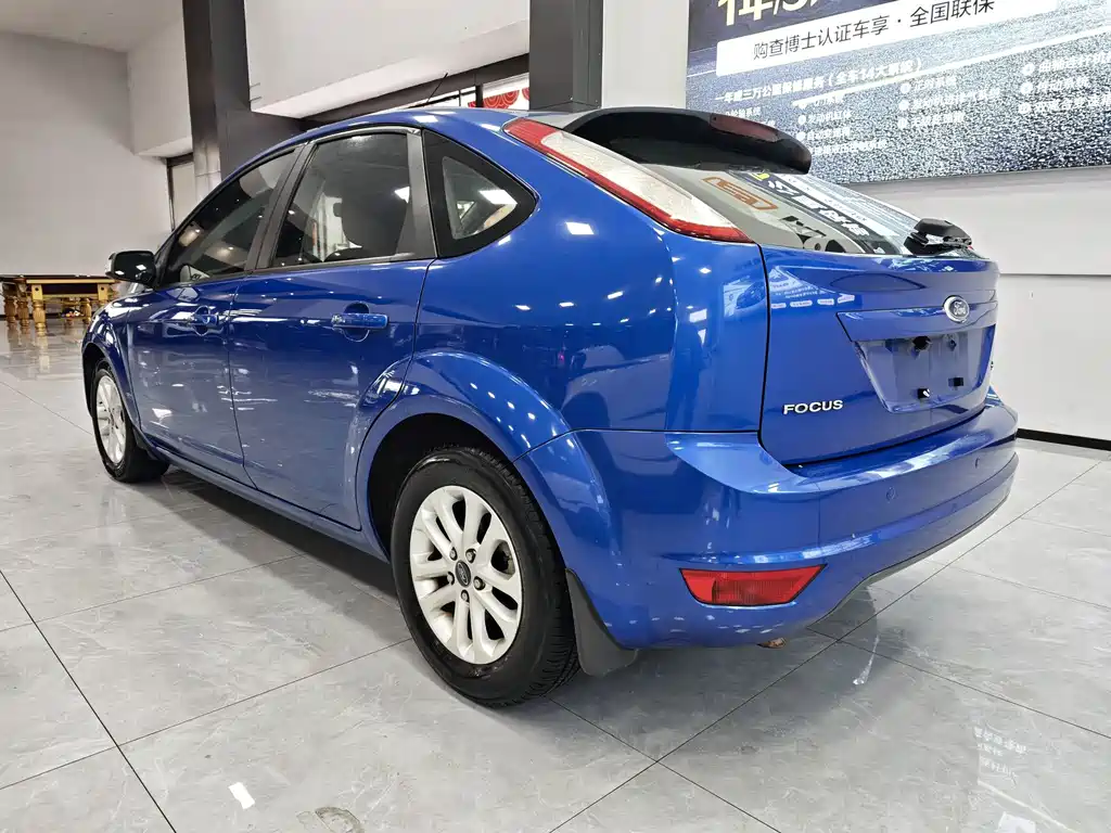 Ford Focus 2014 — фото 10