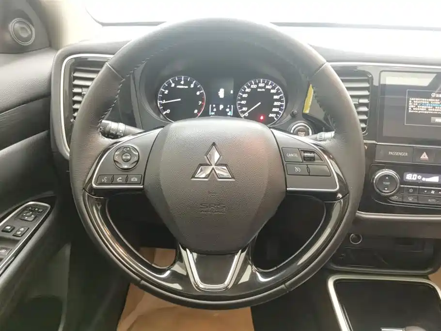Mitsubishi Outlander 2020 — фото 15