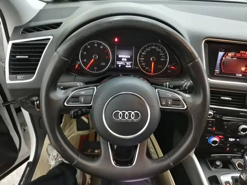 Audi Q5 2015 — фото 11