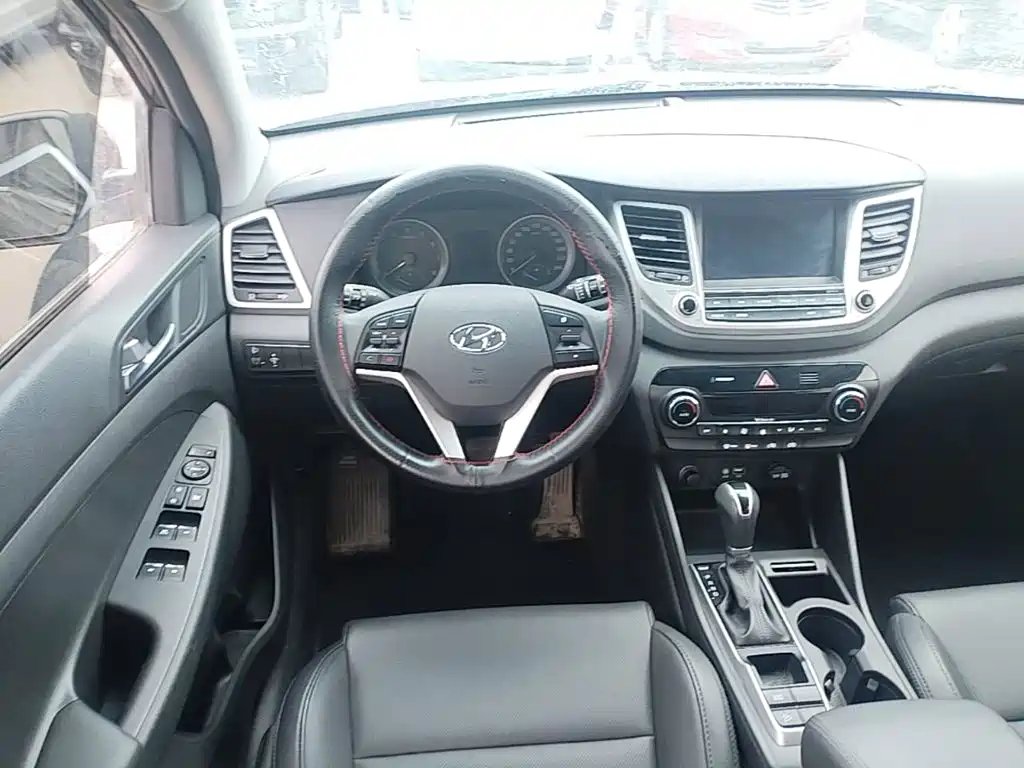 Hyundai Tucson 2017 — фото 11