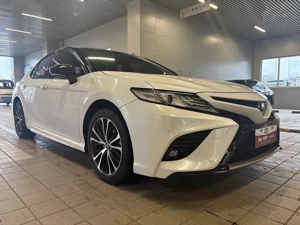 Toyota Camry 2021 — фото 3