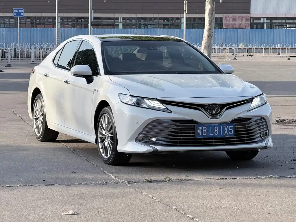 Toyota Camry 2021 — фото 3
