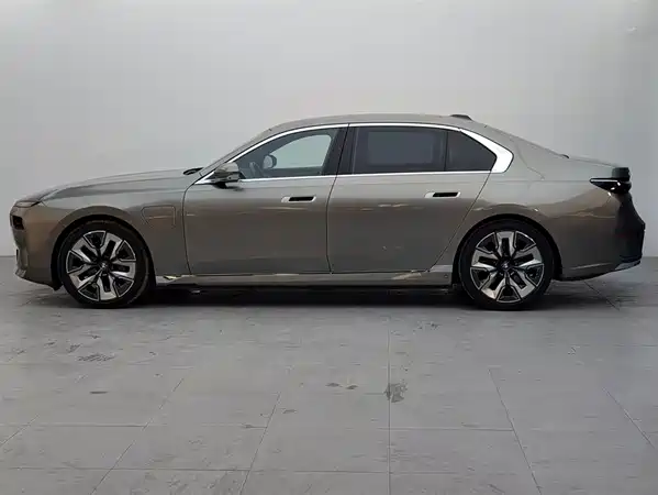 BMW i7 2023