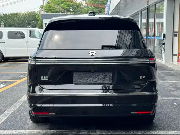 NIO ES8 2025