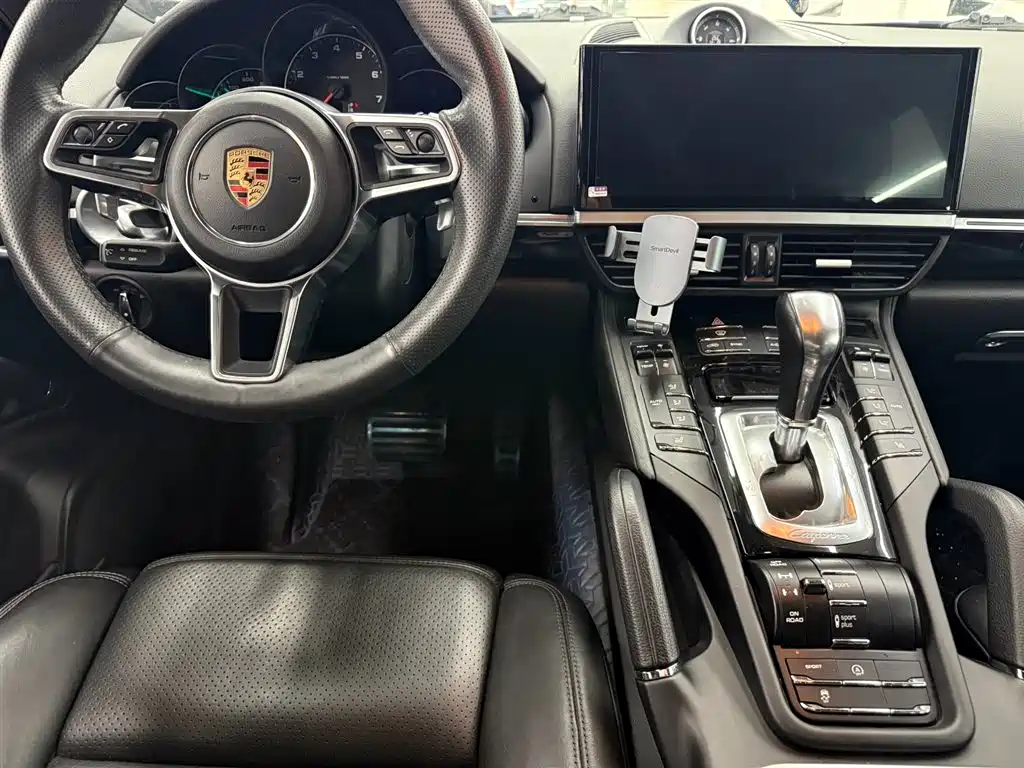 Porsche Cayenne 2017 — фото 9