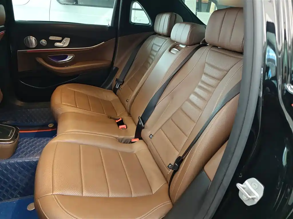 Mercedes-Benz E-Class 2020 — фото 17