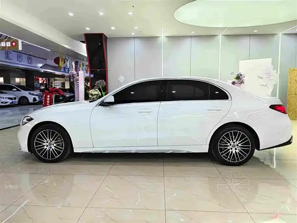 Mercedes-Benz C-Class 2024