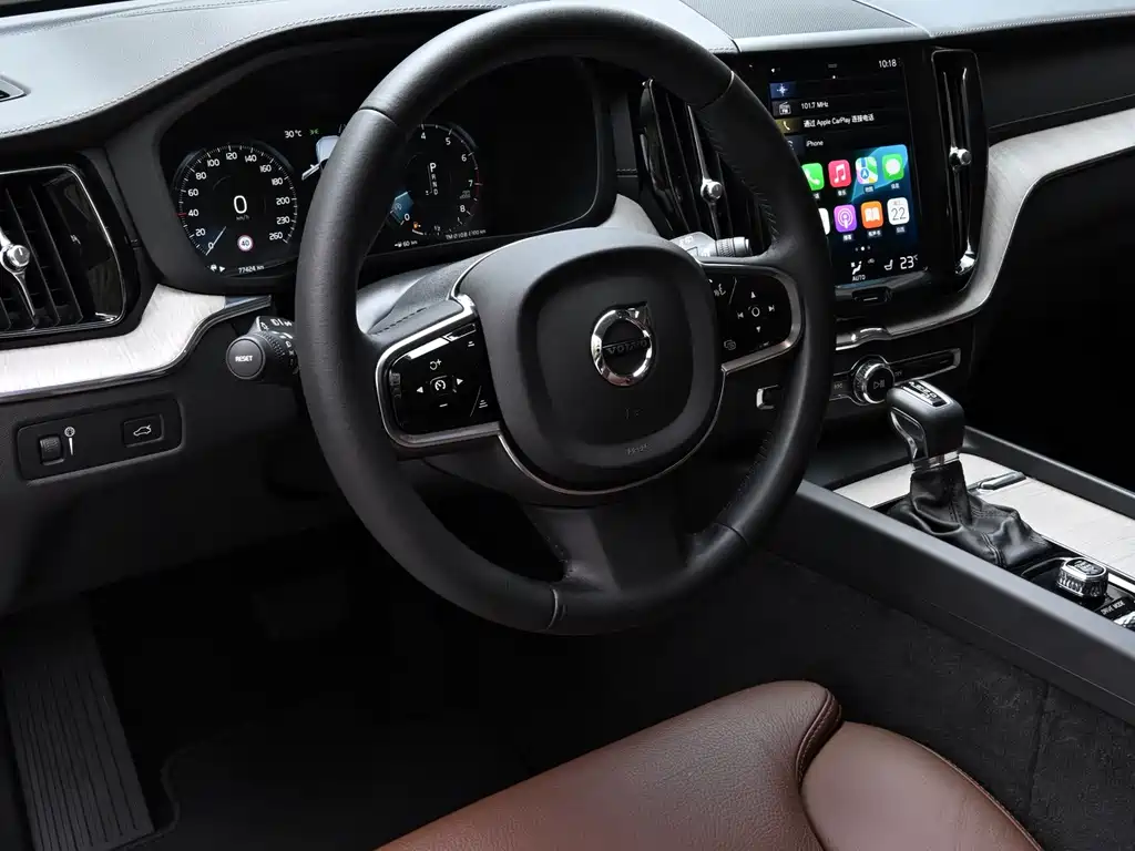 Volvo XC60 2020 — фото 20