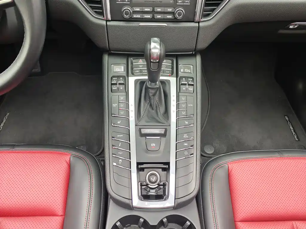 Porsche Macan 2018 — фото 12