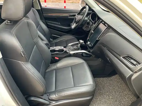 Zotye SR7 2017