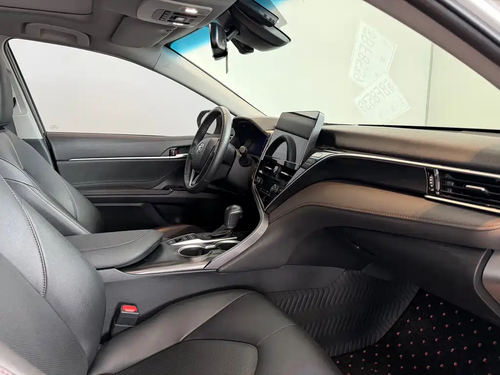 Toyota Camry 2023 — фото 13